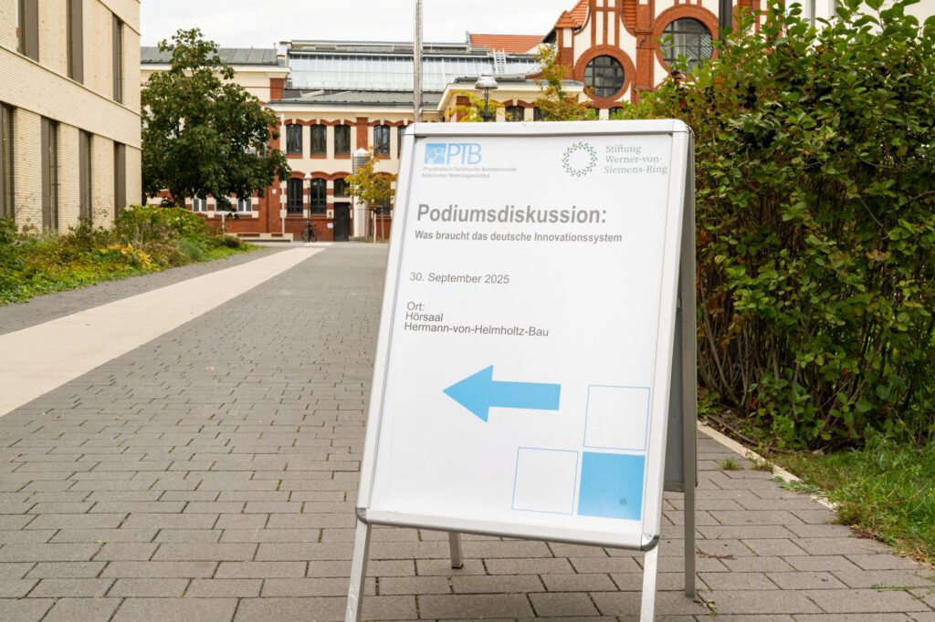 Foto der Podiumsdiskussion "Was braucht das deutsche Innovationssystem?" am 30.09.2025 der Stiftung Werner-von-Siemens-Ring