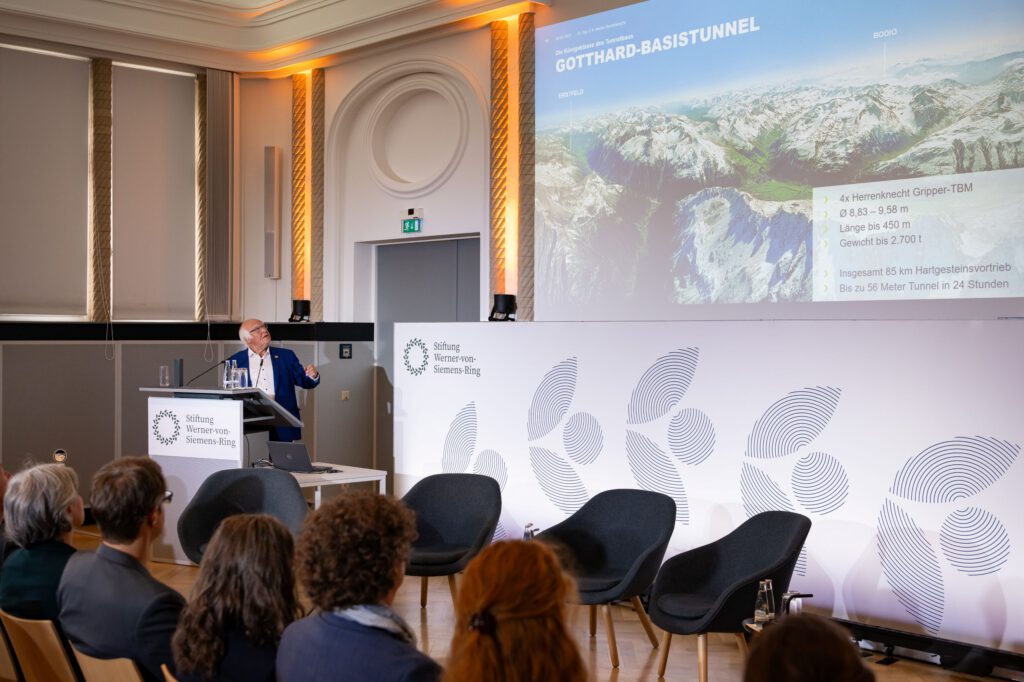 Foto der Podiumsdiskussion "Was braucht das deutsche Innovationssystem?" am 30.09.2025 der Stiftung Werner-von-Siemens-Ring