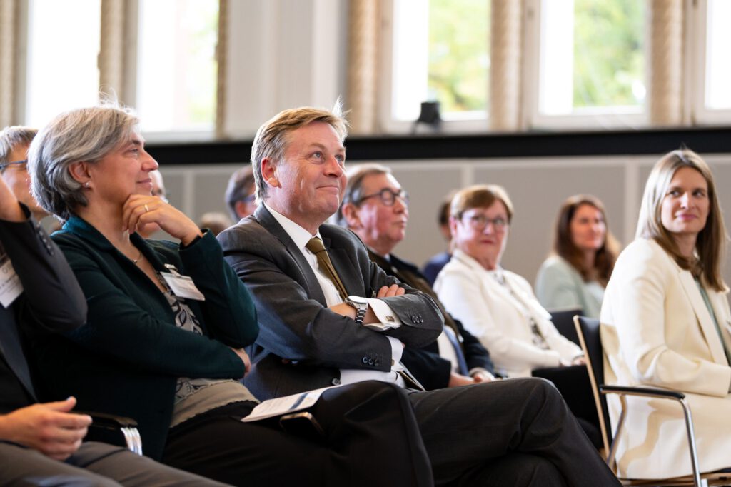 Foto der Podiumsdiskussion "Was braucht das deutsche Innovationssystem?" am 30.09.2025 der Stiftung Werner-von-Siemens-Ring