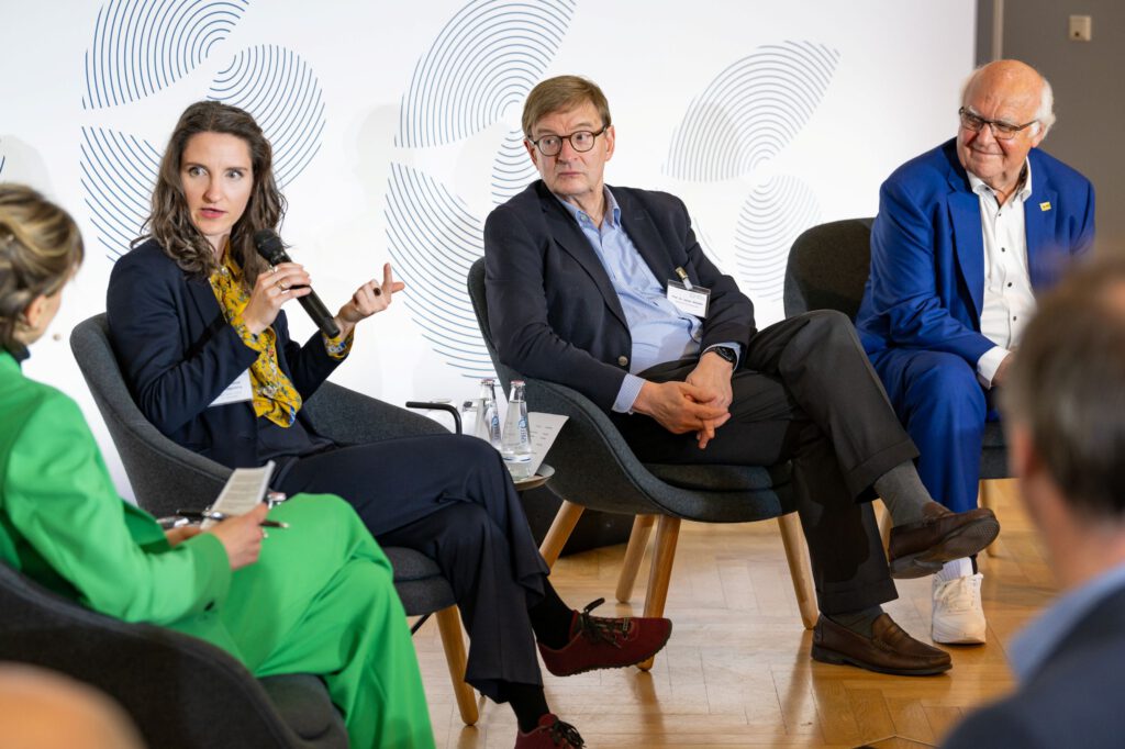 Foto der Podiumsdiskussion "Was braucht das deutsche Innovationssystem?" am 30.09.2025 der Stiftung Werner-von-Siemens-Ring
